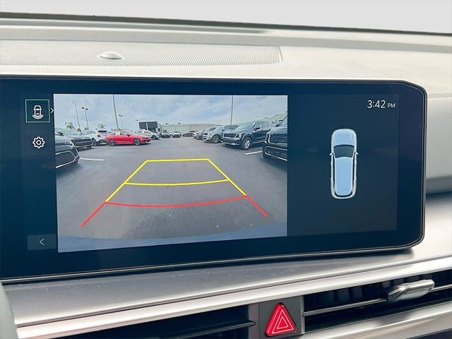 new 2025 Kia Sorento car, priced at $33,746
