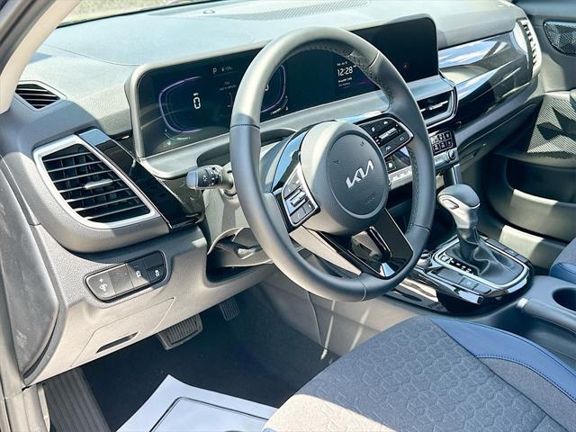 new 2025 Kia Seltos car, priced at $24,419