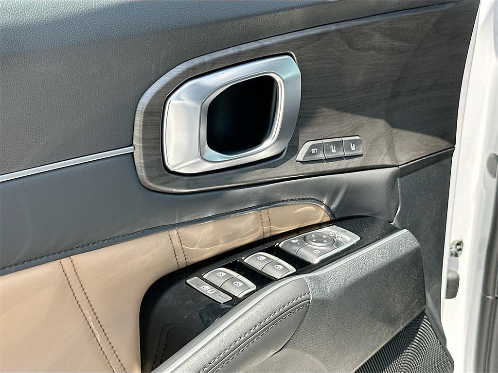 new 2025 Kia Sorento car, priced at $42,085