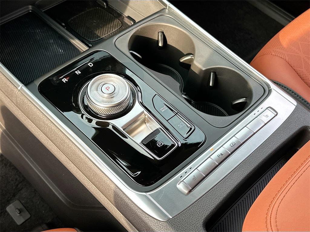 new 2025 Kia Carnival Hybrid car, priced at $42,053