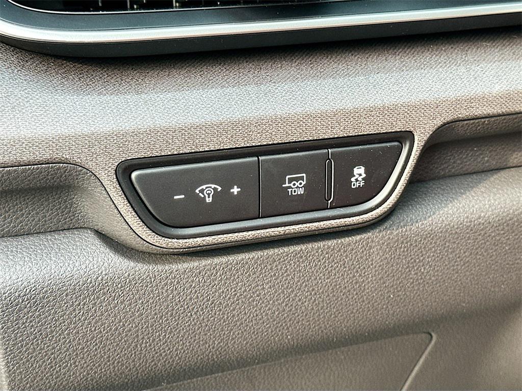 new 2025 Kia Carnival Hybrid car, priced at $42,053