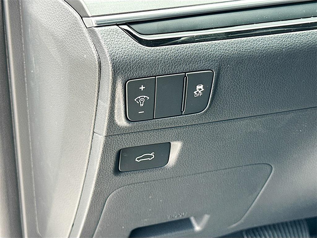 new 2025 Kia K5 car, priced at $30,333