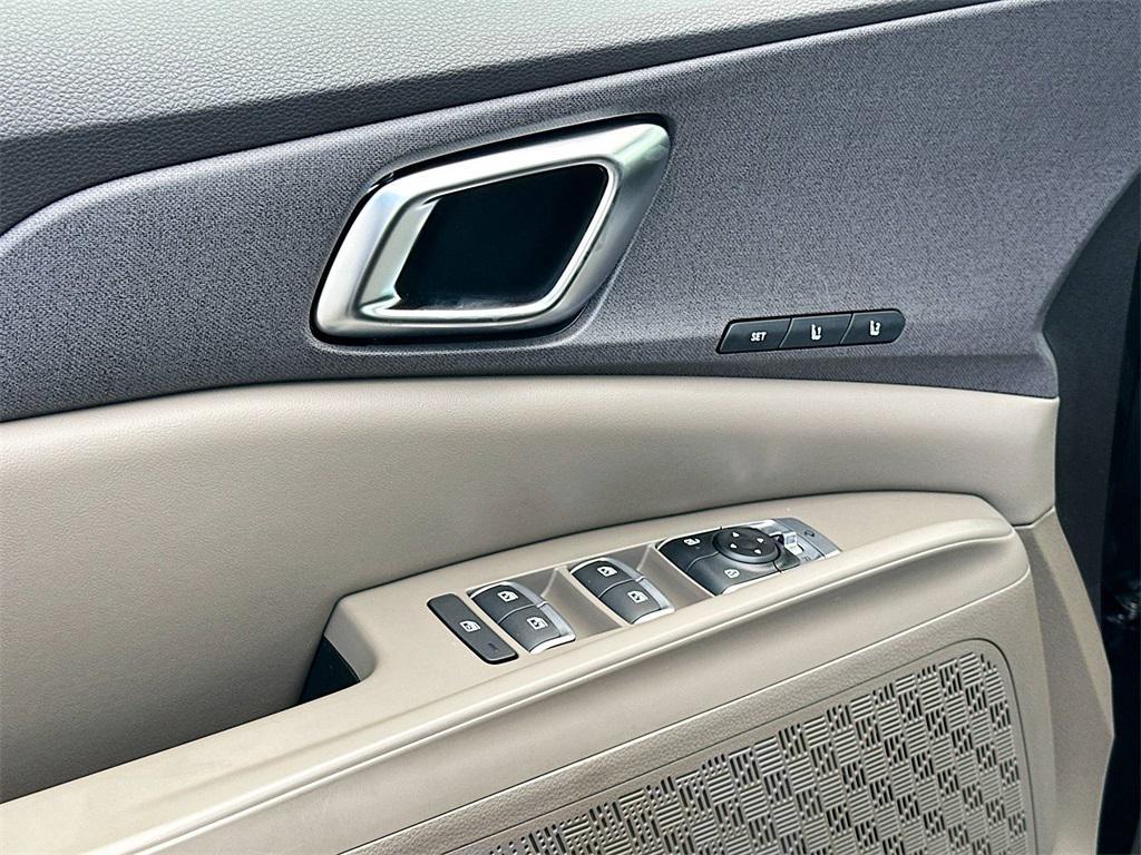 new 2026 Kia Carnival Hybrid car, priced at $43,213