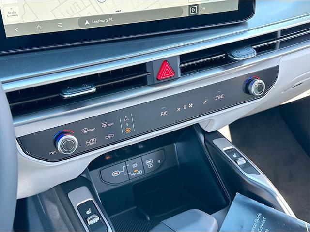 new 2025 Kia Sorento car, priced at $33,379