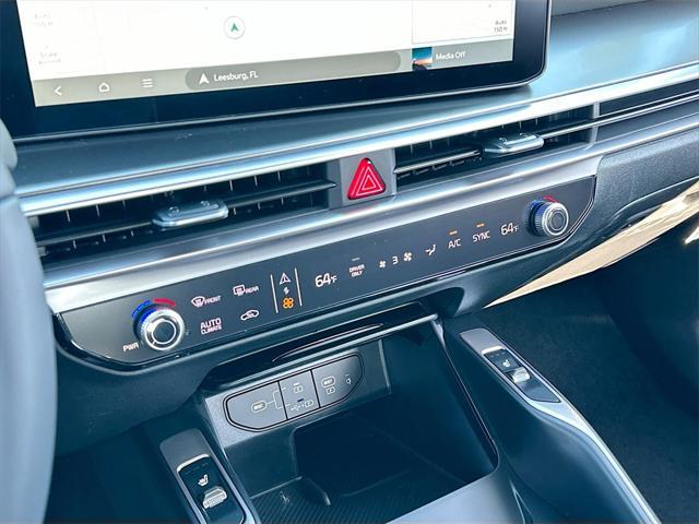 new 2025 Kia Sorento Hybrid car, priced at $37,964