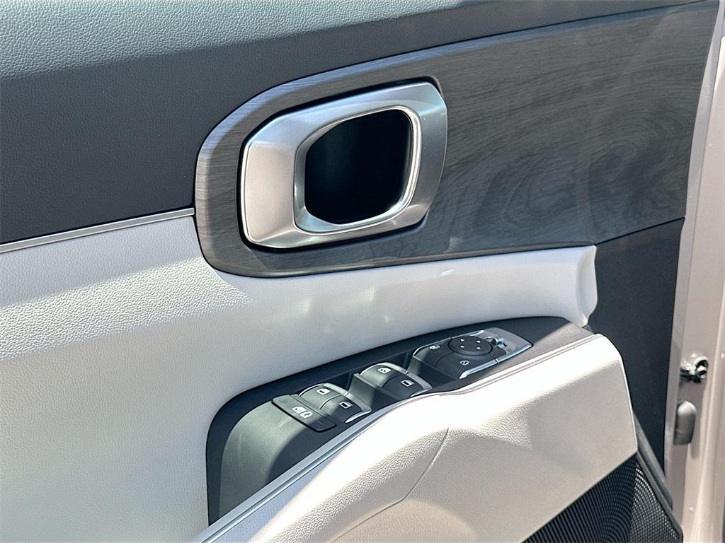 new 2025 Kia Sorento car, priced at $38,434