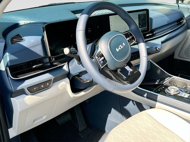 new 2025 Kia Carnival Hybrid car, priced at $43,011