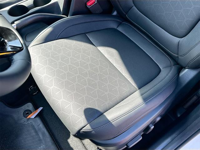 new 2025 Kia Seltos car, priced at $27,323