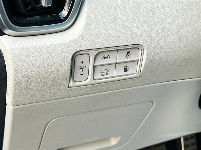 used 2022 Kia Sorento Plug-In Hybrid car, priced at $27,551