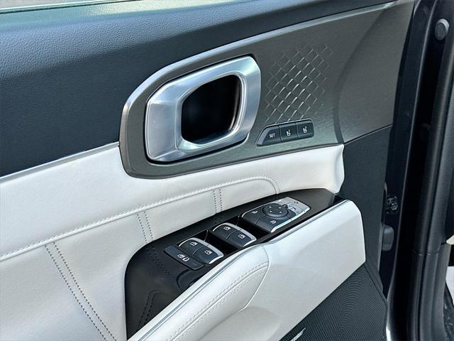 used 2022 Kia Sorento Plug-In Hybrid car, priced at $27,551