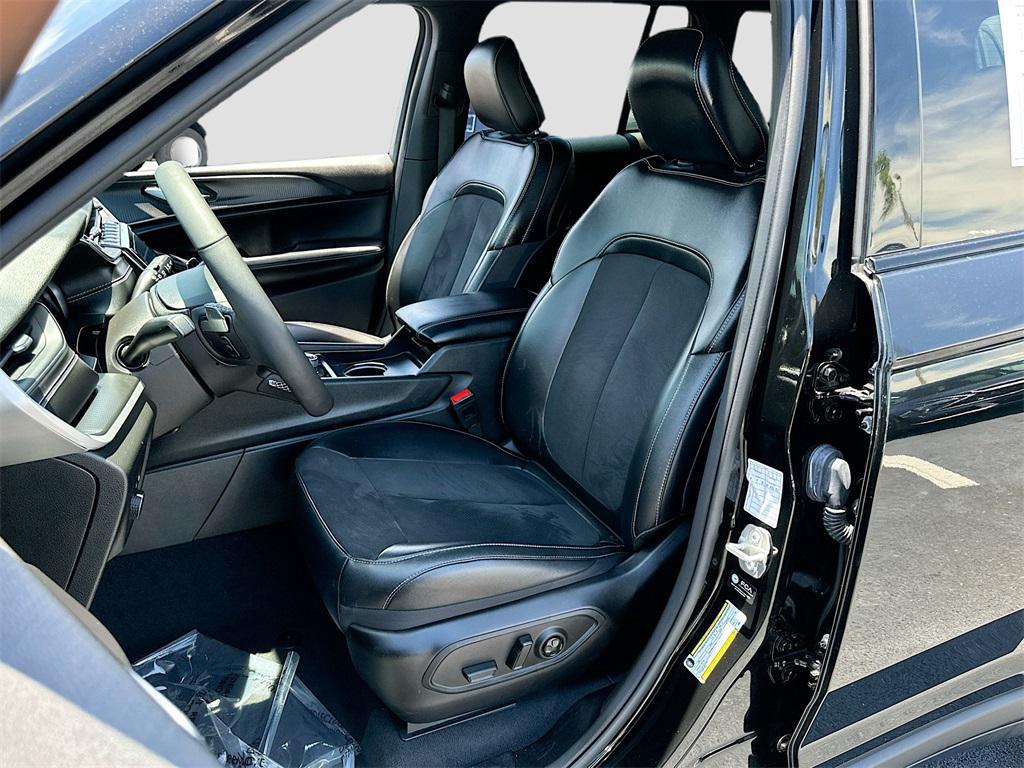 used 2024 Jeep Grand Cherokee car, priced at $33,991