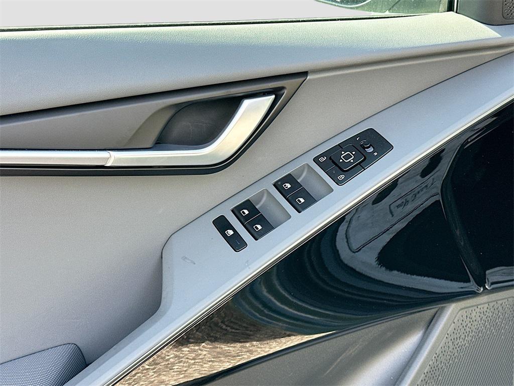 new 2025 Kia Niro car, priced at $26,129