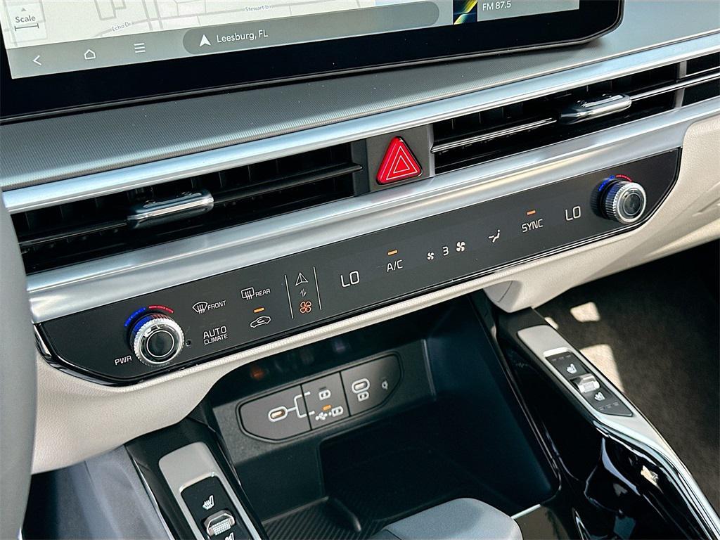 new 2025 Kia Sorento car, priced at $38,282