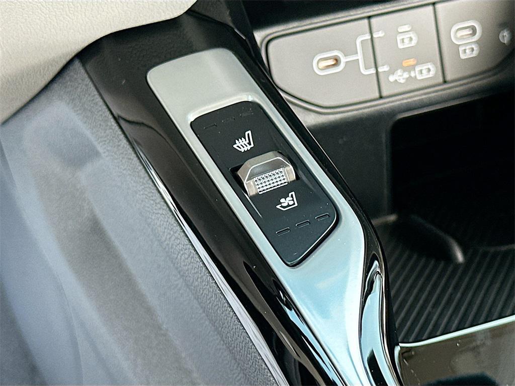 new 2025 Kia Sorento car, priced at $38,282
