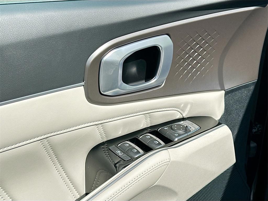 new 2025 Kia Sorento car, priced at $38,282