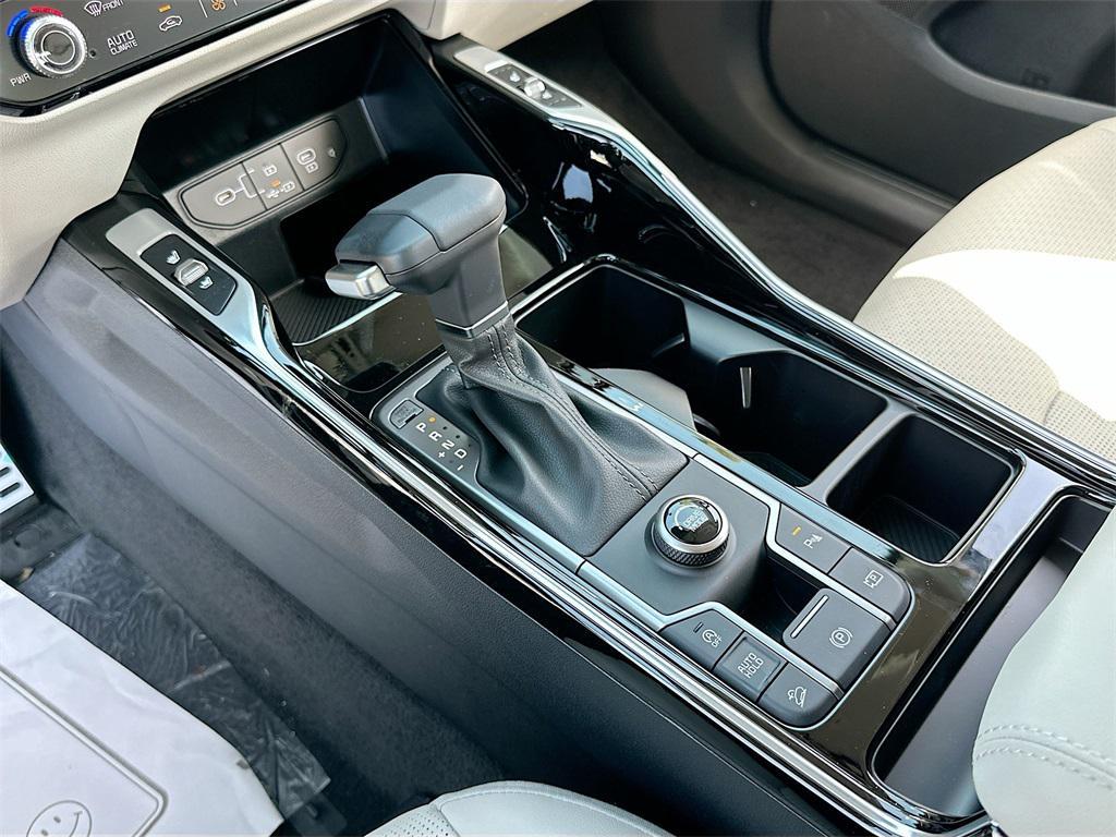 new 2025 Kia Sorento car, priced at $38,282