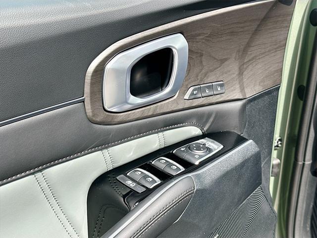 new 2025 Kia Sorento car, priced at $44,012