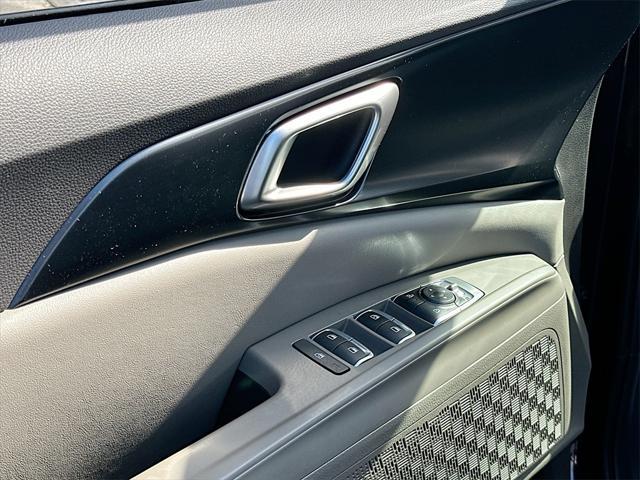 new 2025 Kia Carnival Hybrid car, priced at $39,993