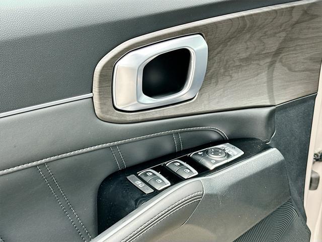 new 2025 Kia Sorento car, priced at $40,096