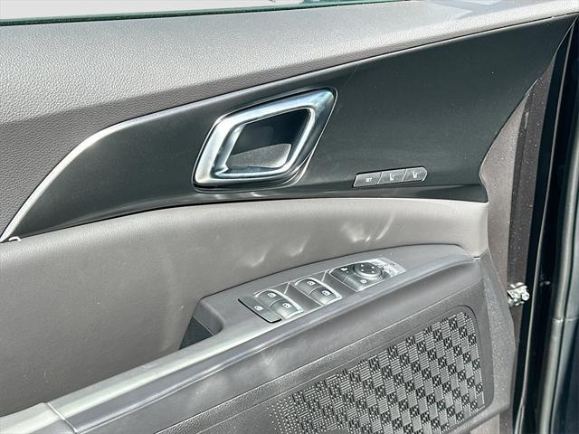 new 2025 Kia Carnival Hybrid car, priced at $48,259