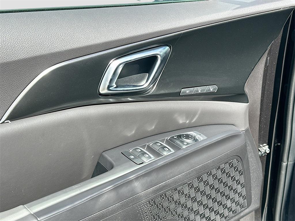 new 2025 Kia Carnival Hybrid car, priced at $49,230