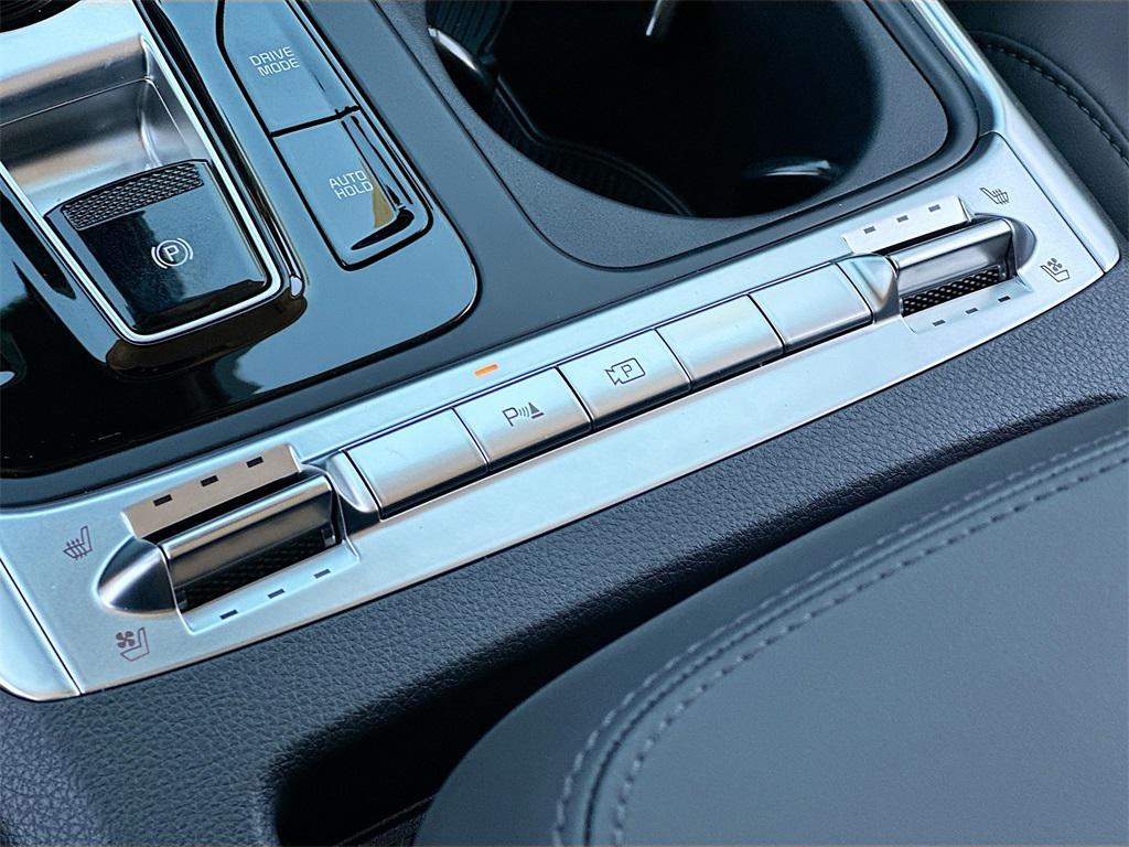 new 2025 Kia Carnival Hybrid car, priced at $49,230