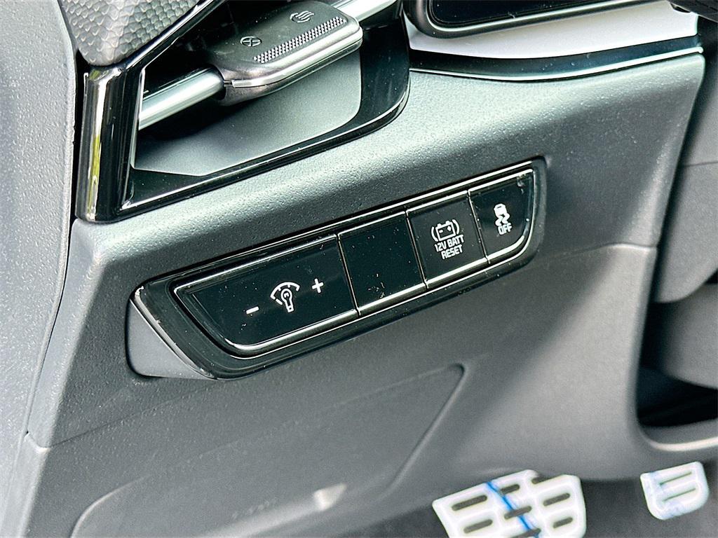 new 2025 Kia Niro car, priced at $29,018