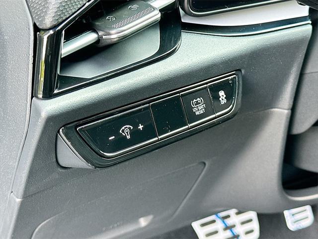 new 2025 Kia Niro car, priced at $30,196