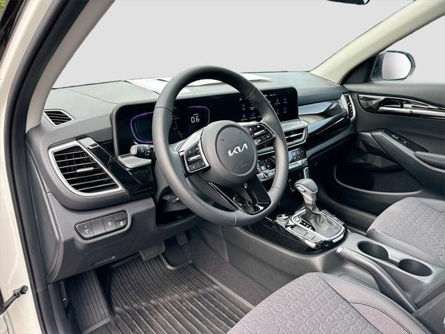 new 2025 Kia Seltos car, priced at $24,904