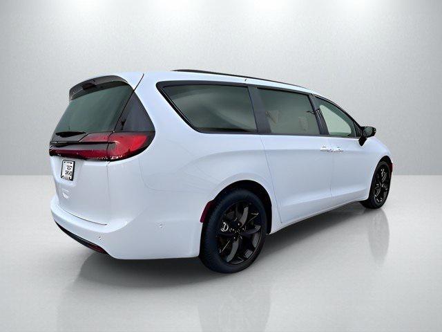 new 2024 Chrysler Pacifica car, priced at $43,680