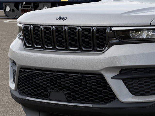 new 2025 Jeep Grand Cherokee car, priced at $37,994