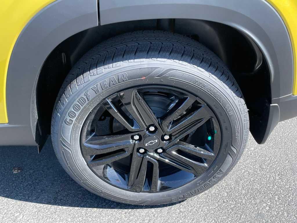 new 2025 Chevrolet Trax car, priced at $26,735