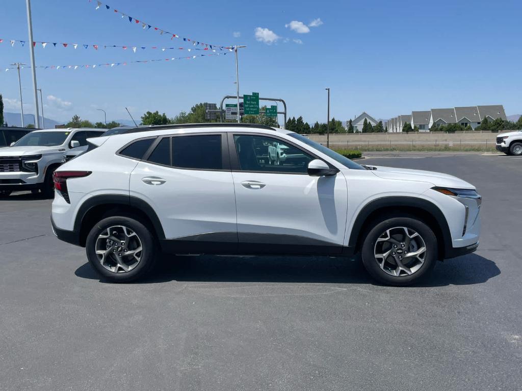new 2025 Chevrolet Trax car