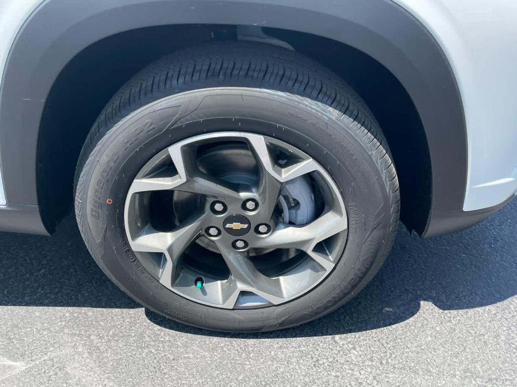 new 2025 Chevrolet Trax car