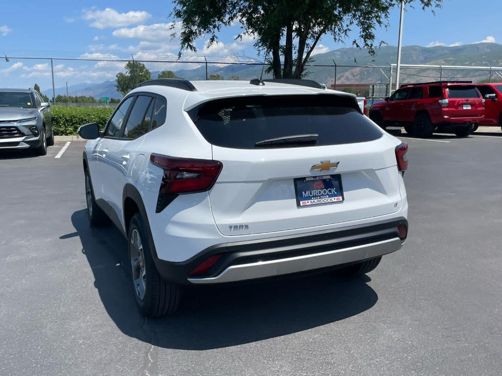 new 2025 Chevrolet Trax car