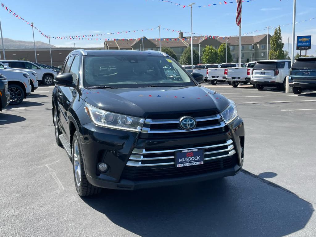 used 2017 Toyota Highlander Hybrid car, priced at $24,818