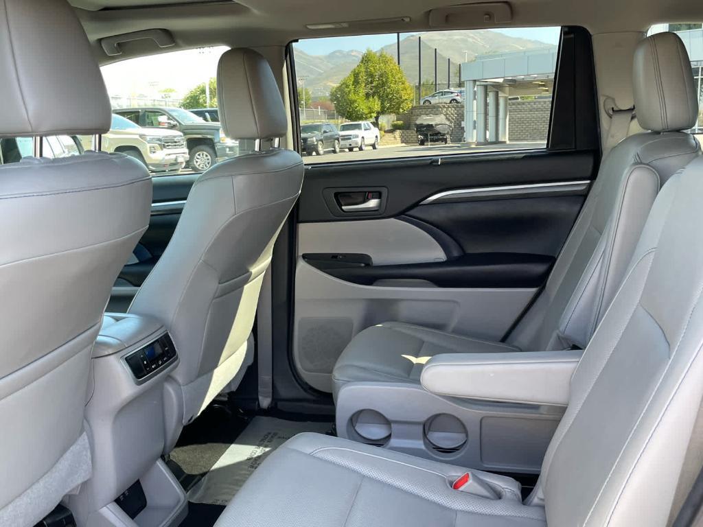 used 2017 Toyota Highlander Hybrid car, priced at $24,818