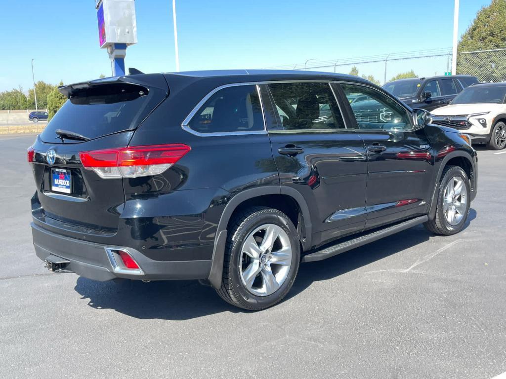 used 2017 Toyota Highlander Hybrid car, priced at $24,818
