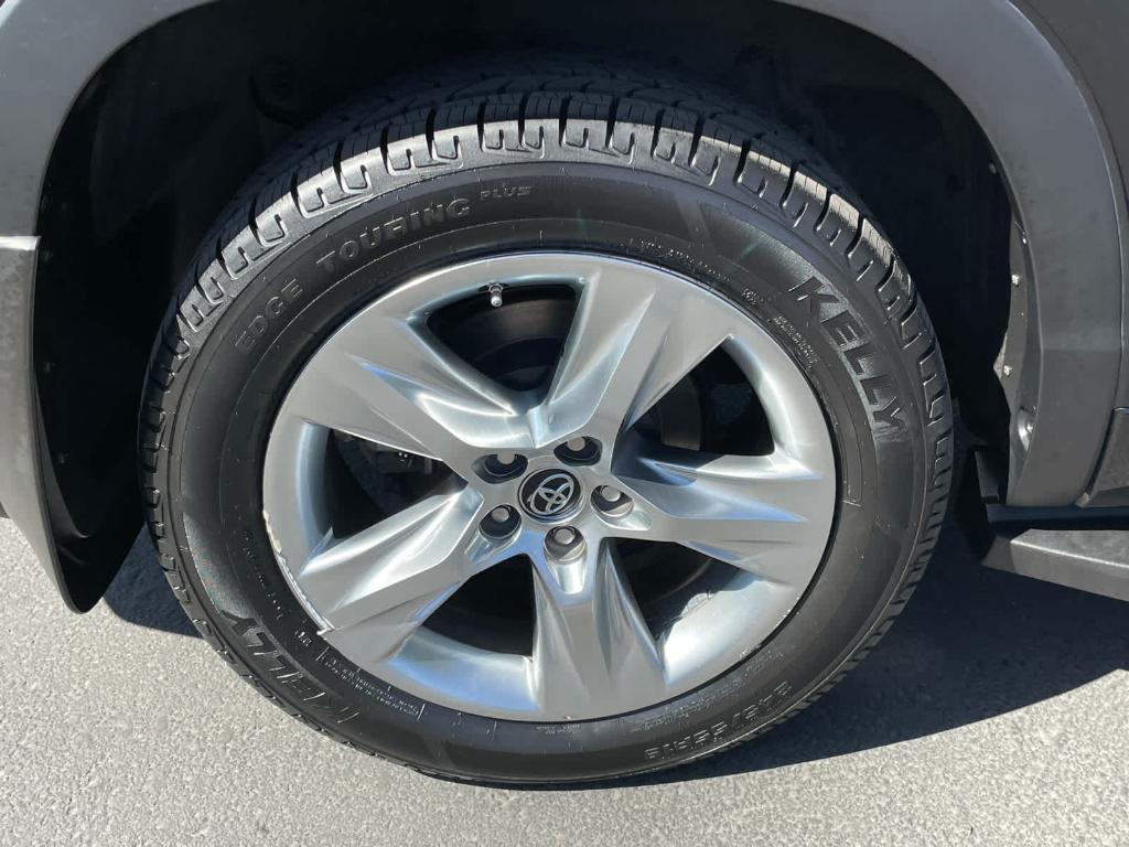 used 2017 Toyota Highlander Hybrid car, priced at $24,818
