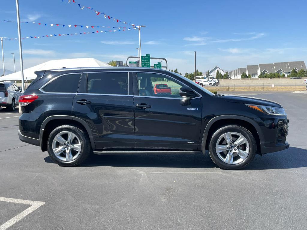 used 2017 Toyota Highlander Hybrid car, priced at $24,818