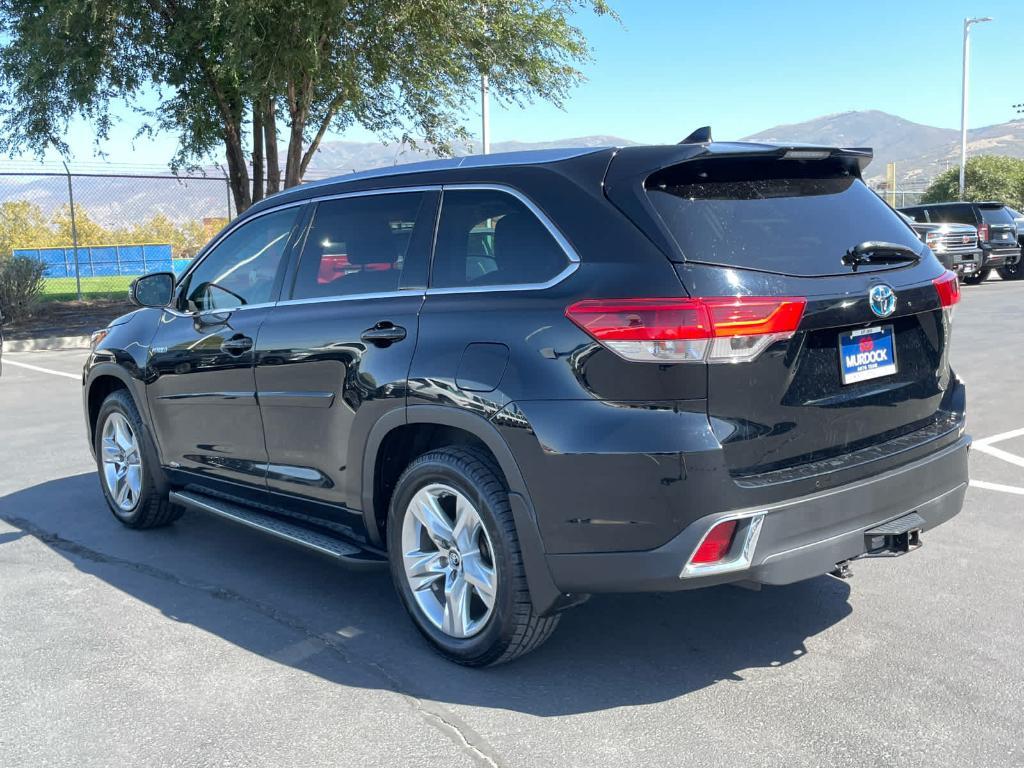 used 2017 Toyota Highlander Hybrid car, priced at $24,818