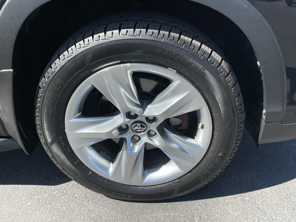 used 2017 Toyota Highlander Hybrid car, priced at $24,818