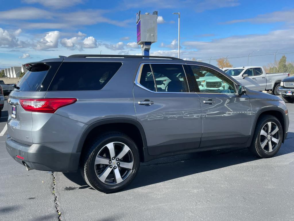 used 2021 Chevrolet Traverse car, priced at $23,900