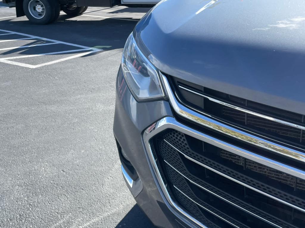 used 2021 Chevrolet Traverse car, priced at $23,900