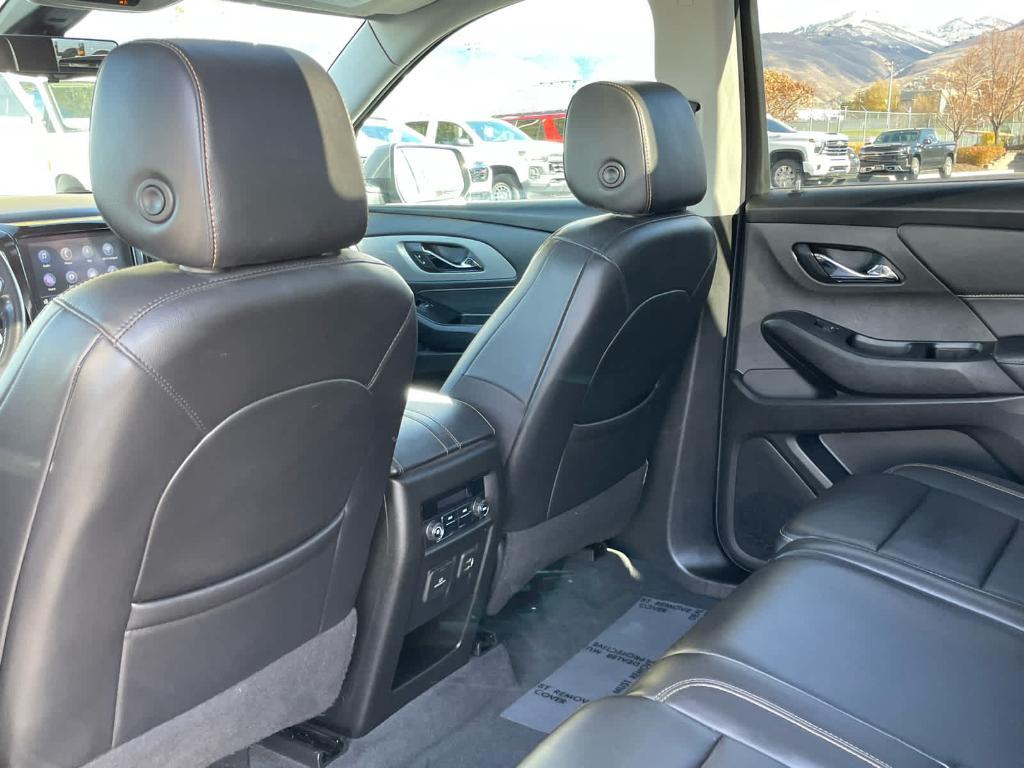used 2021 Chevrolet Traverse car, priced at $23,900