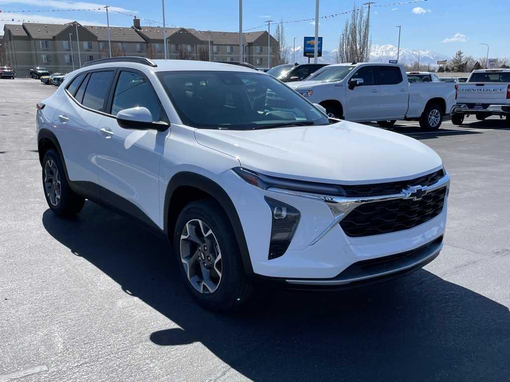 new 2025 Chevrolet Trax car, priced at $25,585