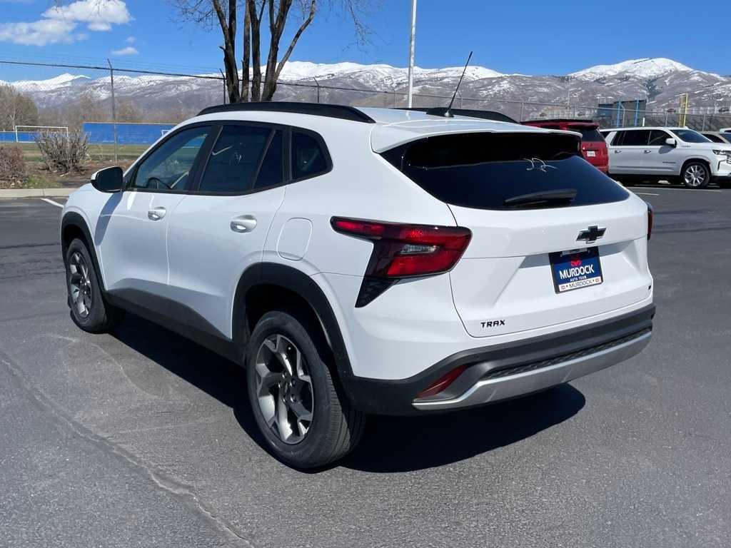 new 2025 Chevrolet Trax car, priced at $25,385