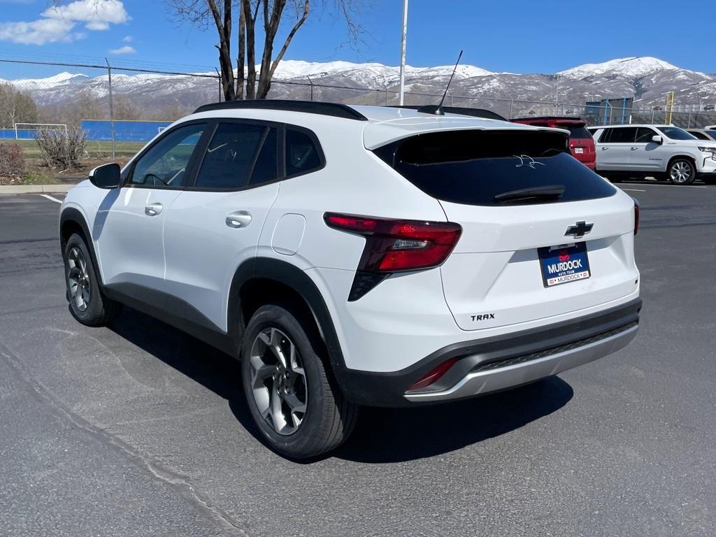 new 2025 Chevrolet Trax car, priced at $25,885