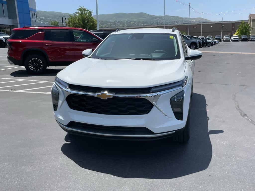 new 2025 Chevrolet Trax car, priced at $22,885