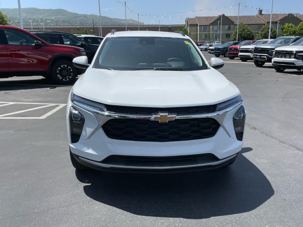 new 2025 Chevrolet Trax car, priced at $22,885